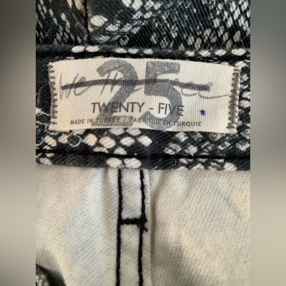 NWOT Free People We The Free Maggie Animal Printed Cropped Distressed Denim Jean - Picture 10 of 10